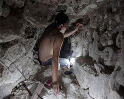 При раскопках в Эль-Соц были найдены маски Богов